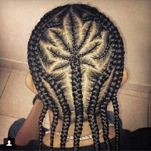 30.jul.2014 - O rapper Snoop Dogg mostrou no Instagram seu novo penteado em forma de uma folha de Cannabis. "Maconha", escreveu ele