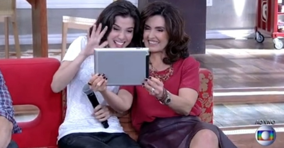 30.jul.2014 - Por meio de uma videoconferência, Marjorie Estiano e Fátima Bernardes interagem com Drica Moraes