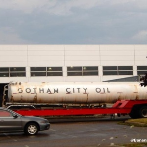 Caminhão de óleo de Gotham City foi flagrado pelo internauta - Reprodução/Twitter/Thebananadoc