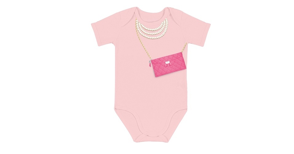 Body manga curta em suedine, da Marisol (www.marisolsa.com.br). Tamanho: RN a GG. R$ 22,90. Preço pesquisado em julho de 2014. Sujeito a alterações - Divulgação