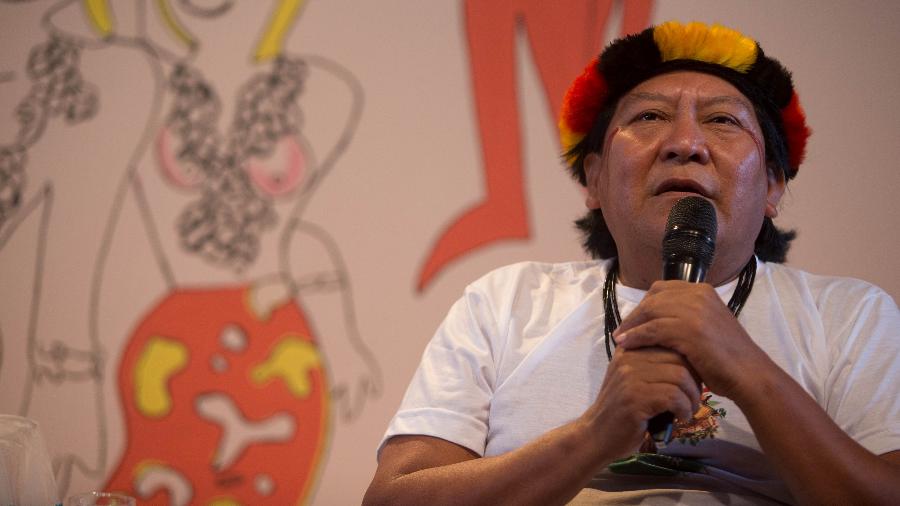 1.ago.2014 - O líder Yanomami Davi Kopenawa participam da mesa Marcados durante a Festa Literária Internacional de Paraty, a Flip - Danilo Verpa/Folhapress