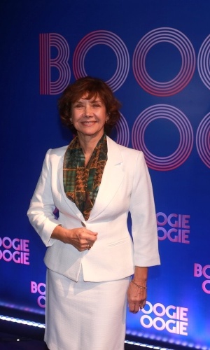 2.ago.2014 - A atriz Ana Rosa posa para fotos na festa de lançamento de "Boogie Oogie", no Espaço Franklin, no Rio