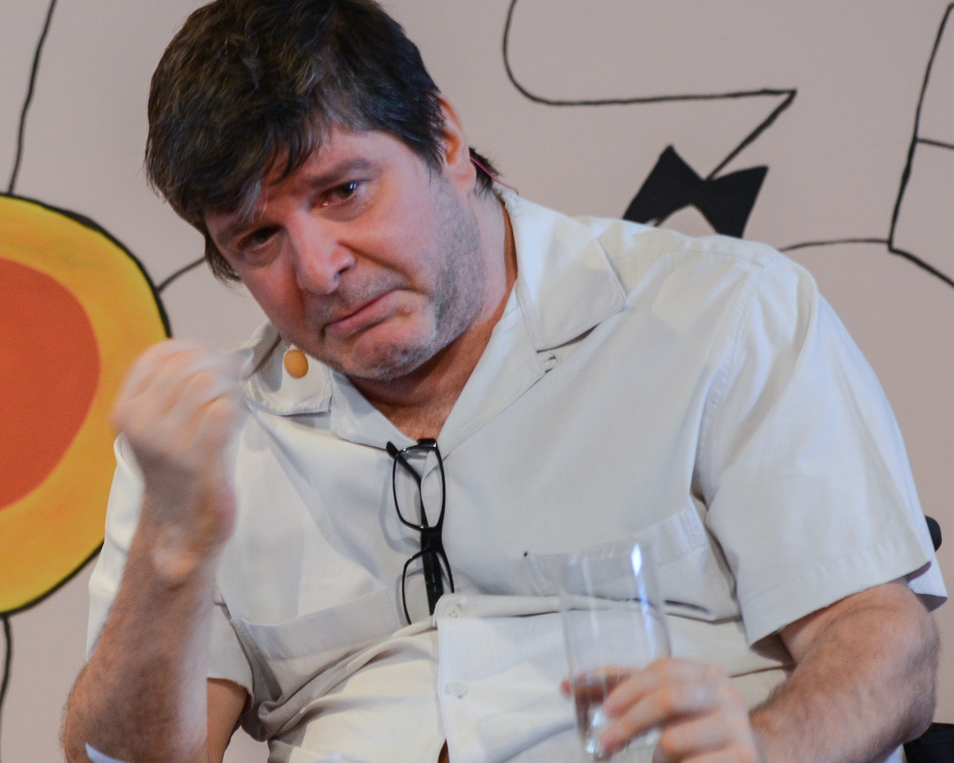 2.ago.2014 - O escritor Marcelo Rubens Paiva se emociona ao ler trecho de coluna sobre sua mãe, lembrando a prisão, tortura e assassinato dMemórias do Cárcere: 50 Anos do Golpee seu pai, o deputado Rubens Paiva, durante a ditadura militar. Marcelo participou da mesa Memórias do Cárcere: 50 Anos do Golpe, durante a Festa Literária Internacional de Paraty, a Flip - Flavio Moraes/Fotoarena/Estadão Conteúdo