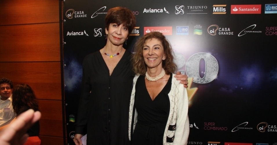 4.ago.2014 - Marília Pêra e a irmã Sandra Pêra prestigiam o espetáculo "220 Volts", com Paulo Gustavo, no Teatro Oi Casa Grande, no Leblon, no Rio