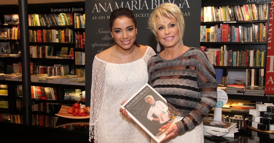 5.ago.2014 - Anitta prestigiou a noite de autógrafos do livro "101 Melhores Receitas Brasileiras", de Ana Maria Braga, no Rio