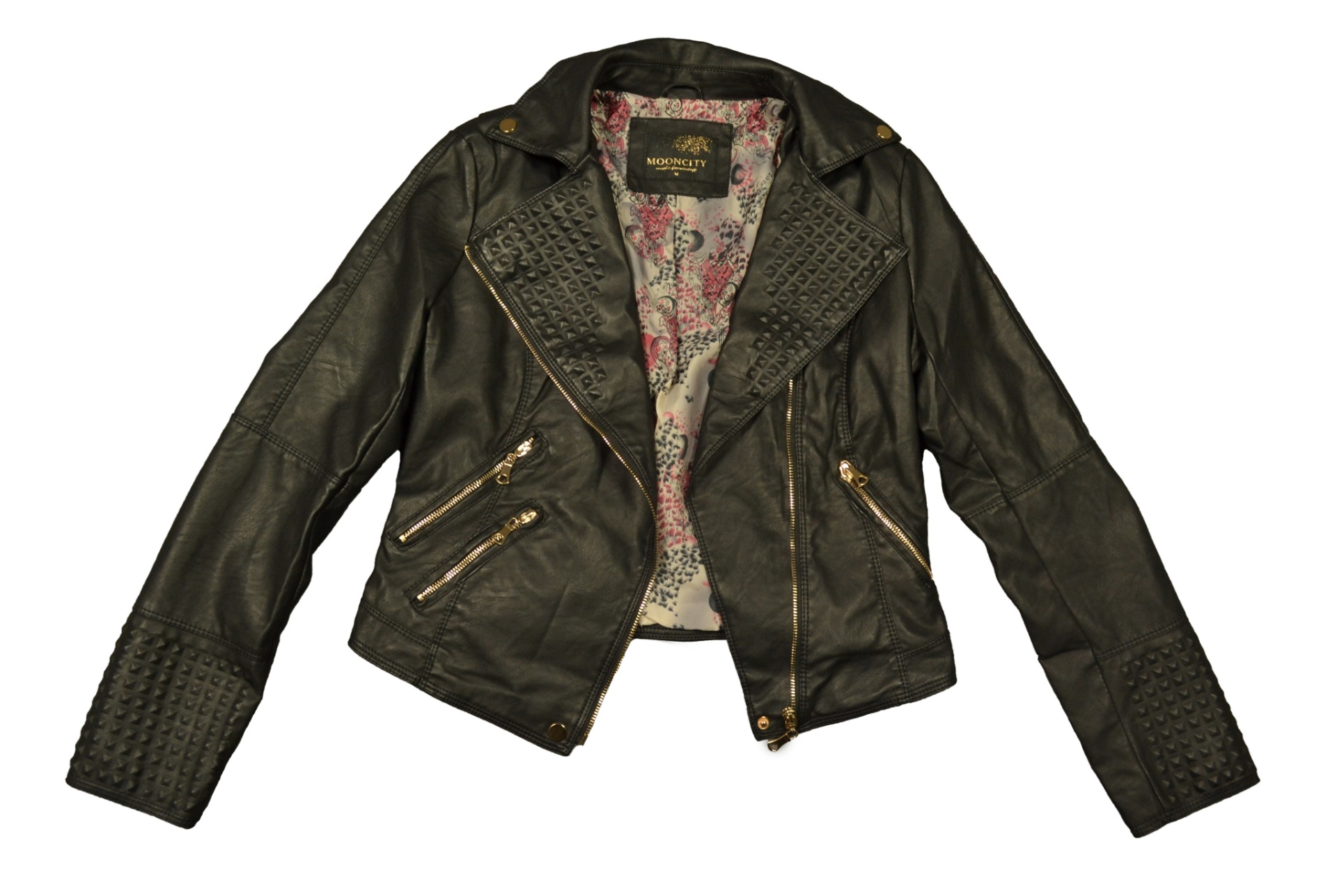 Jaqueta acrílica com acabamento que imita couro, do Lojão do Brás. Preço sugerido: R$ 149,50. Informações: www.lojaodobras.com.br | Preço e disponibilidade pesquisados em agosto de 2014 e sujeitos a alterações - Divulgação