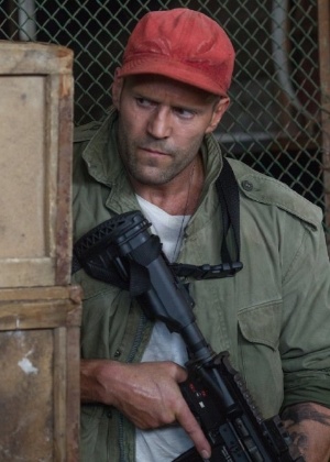 Jason Statham em cena de "Os Mercenários 3" - Reprodução