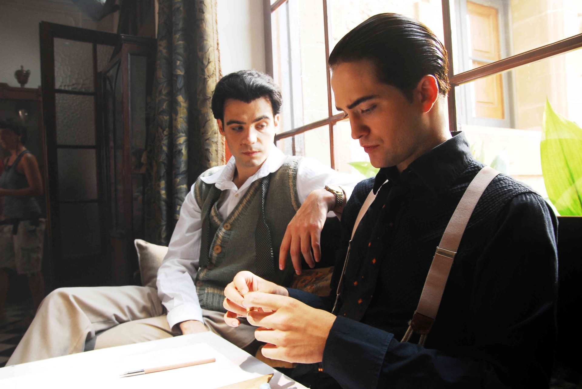 Javier Beltrán e Robert Pattinson em cena de "Poucas Cinzas: Salvador Dalí" (2008) - Divulgação
