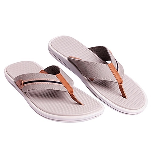 Chinelo com tiras largas, da Di Santinni. Preço: R$ 39,99. Informações: www.disantinni.com.br | Preço e disponibilidade pesquisados em agosto de 2014 e sujeitos a alterações - Divulgação