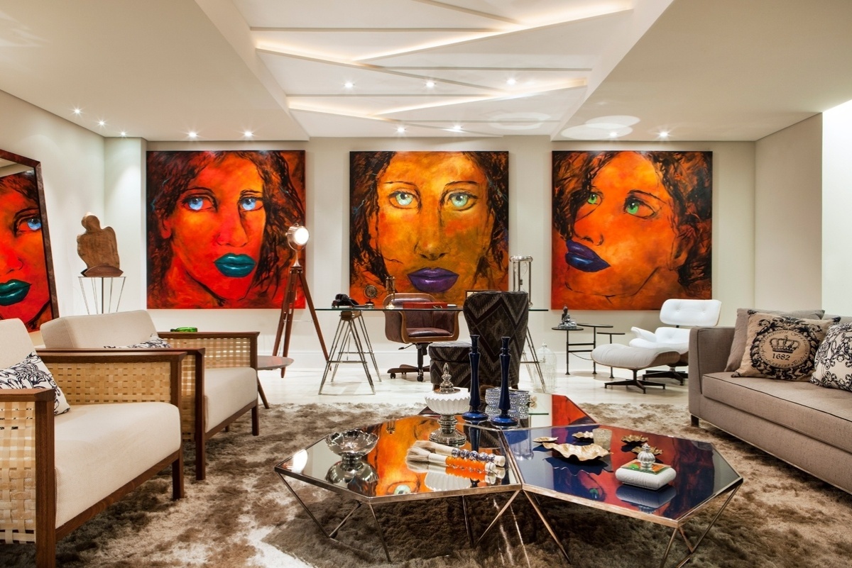 O Estúdio do Jornalista, de Sandra Madeira, tem espaços para trabalhar, descansar e receber os amigos. Na composição sobressaem as três grandes telas atrás da mesa do escritório. A terceira edição da Casa Cor MS fica em cartaz até dia 14 de setembro de 2014, em dois pavimentos do novo prédio do Hospital de Câncer, em Campo Grande. Outras informações: www.casacor.com.br/matogrossodosul - Felipe Araújo/Divulgação