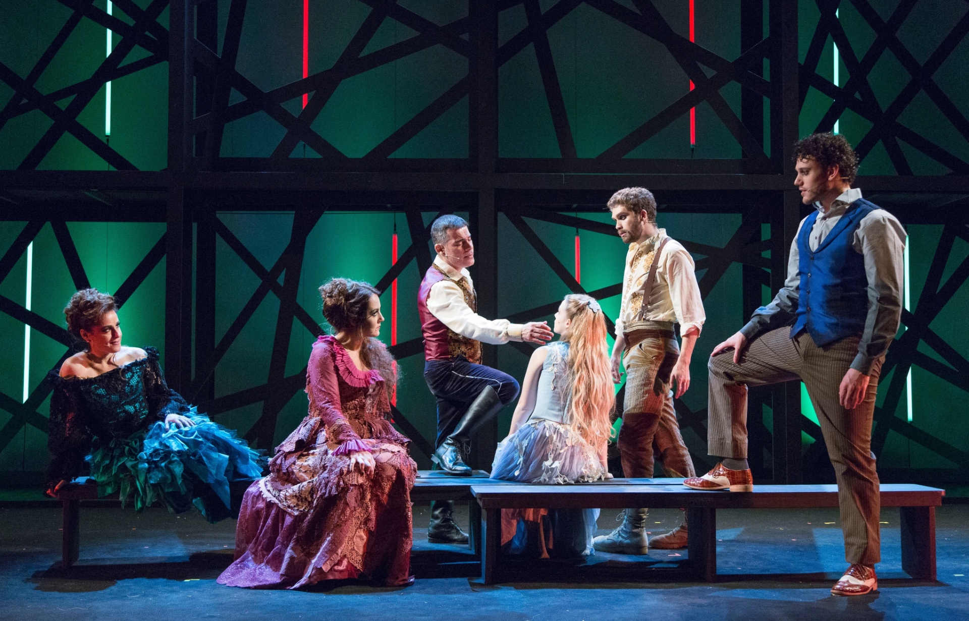 "Todos os musicais de Chico Buarque em 90 Minutos" segue uma trupe teatral mambembe que usam as canções de Chico como diálogos. SE PREPARE PARA OUVIR: "O Que Será", "Noite dos Mascarados" e "Roda Viva" - Divulgação