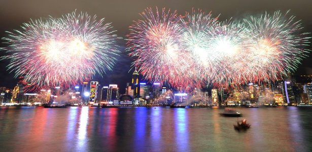 Os fogos do Ano-Novo Chinês poderão ser vistos desde a baía de Hong Kong - Aaron Tam/AFP