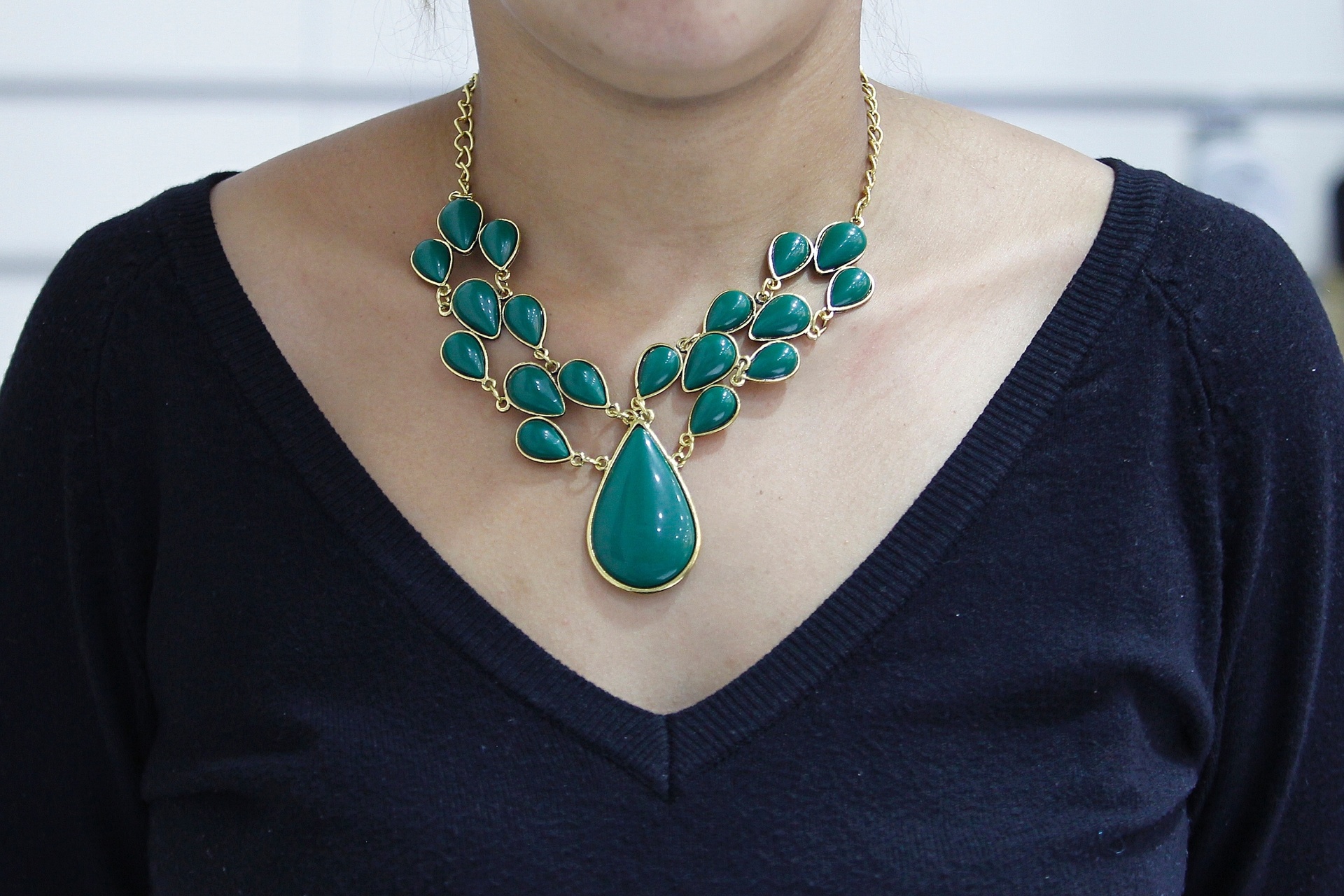 Colar com pedra verde. R$ 13,99, Angel Bijoux_EDIT41_37653914 - Reinaldo Canato/UOL