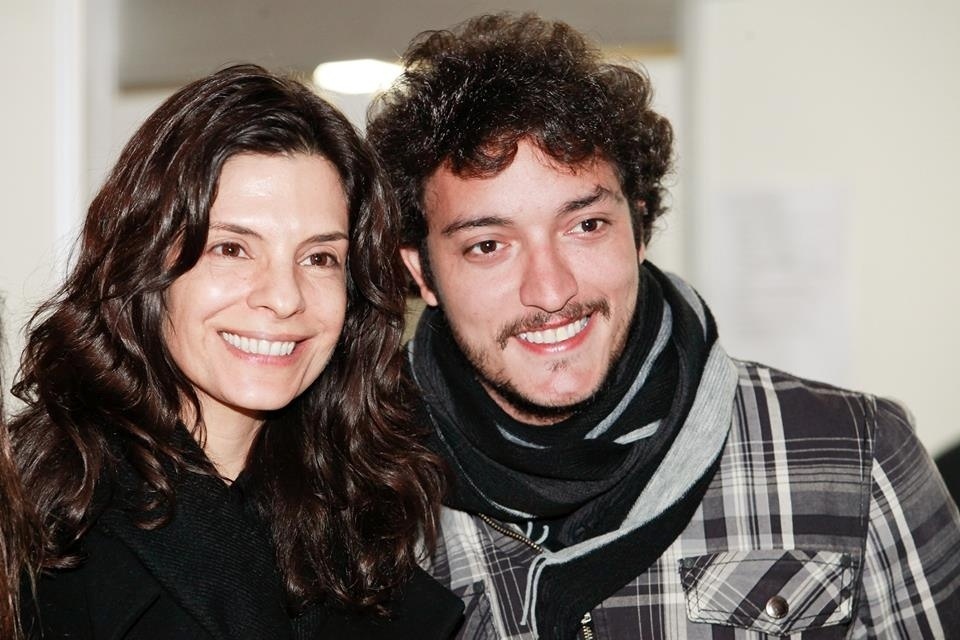 07.ago.2014 - A atriz Helena Ranaldi e seu namorado, o ator Allan Souza Lima, chegaram nesta quinta à cidade para participar do evento. - Cleiton Thiele/PressPhoto/Facebook