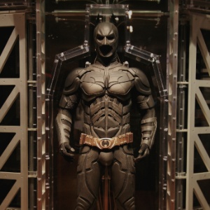 1º.ago.2014 - Figurino usado por Christian Bale em "Batman: o Cavaleiro das Trevas Ressurge"; material faz parte da Warner Bros. VIP Studio Tour, na Califórnia - Emerson Rodrigues/UOL