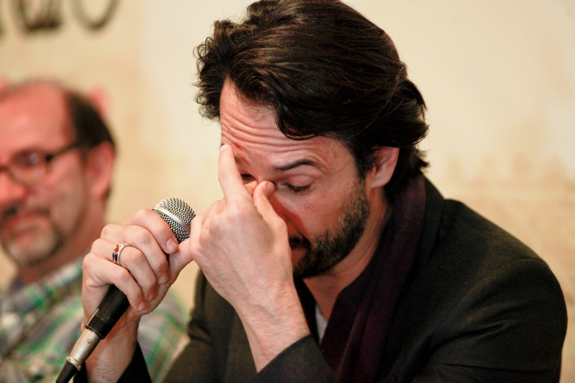 9.ago.2014 - Homenageado com o Troféu Cidade de Gramado, Rodrigo Santoro relembrou diversos momentos de sua carreira e se emocionou ao falar de "Bicho de Sete Cabeças", seu primeiro longa. "A Laís [Bodanzky, diretora do filme] me ensinou o que é a relação de confiança entre ator e diretor. Com ela, fui descobrindo o que é aceitar, ouvir e se entregar" - Cleiton Thiele/Divulgação/PressPhoto