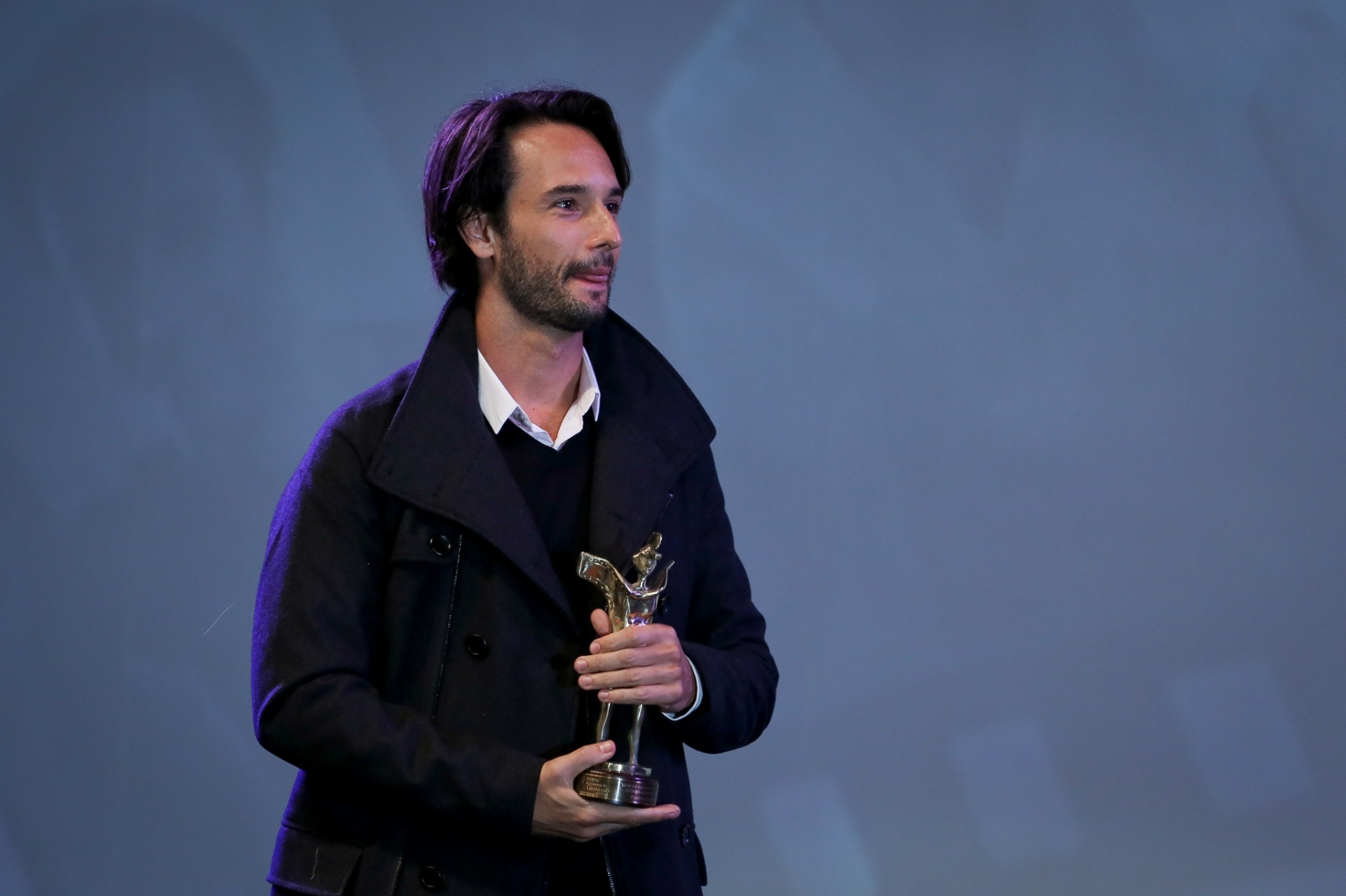 9.ago.2014 - Rodrigo Santoro recebe homenagem com o Troféu Cidade de Gramado. "Receber um prêmio é sempre um abraço, um incentivo. E estar aqui hoje me dá a certeza de que estou no caminho certo", afirmou o ator em entrevista coletiva no 42° Festival de Cinema de Gramado, no Rio Grande do Sul - Edison Vara/Divulgação/PressPhoto