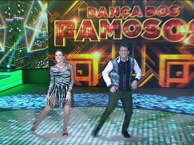 10.ago.2014 - Juliana Paiva estreia no "Dança dos Famosos" dançando música de Rihanna
