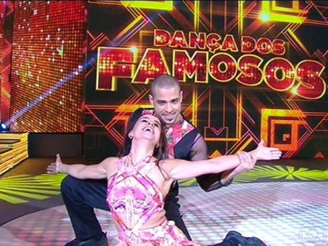 10.ago.2014 - Lucélia Santos dança com Renato Zóia em sua estreia no quadro "Dança dos Famosos"