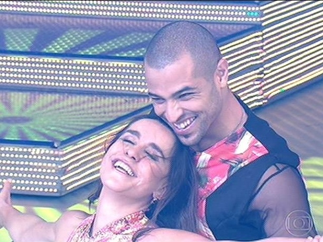 10.ago.2014 - Lucélia Santos dança com Renato Zóia em sua estreia no quadro "Dança dos Famosos"