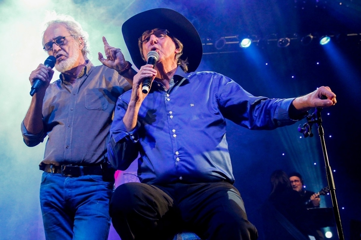 10.ago.2014 - Renato Teixeira e Sérgio Reis apresentam, no palco do HSBC Brasil, zona sul de São Paulo, o novo show de lançamento do DVD ?Amizade Sincera II? - Manuela Scarpa/Photo Rio News