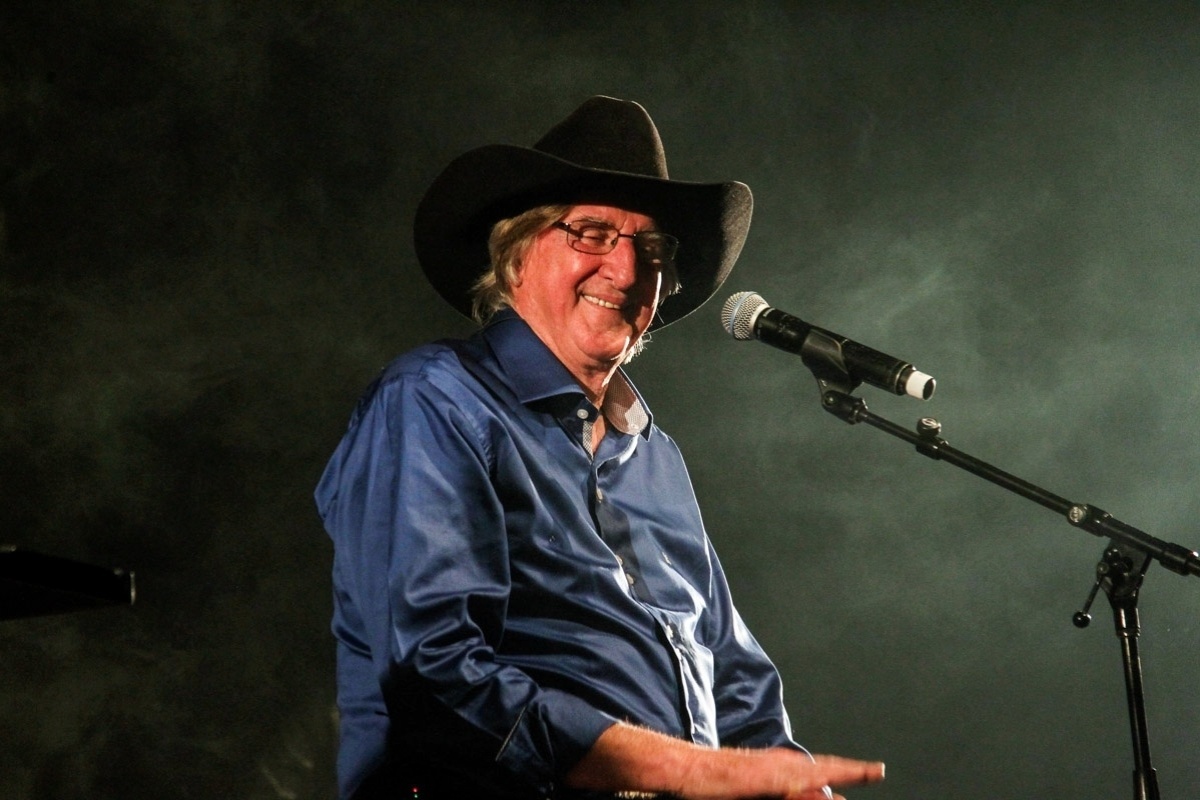 10.ago.2014 - Renato Teixeira e Sérgio Reis apresentam, no palco do HSBC Brasil, zona sul de São Paulo, o novo show de lançamento do DVD "Amizade Sincera II" - Manuela Scarpa/Photo Rio News