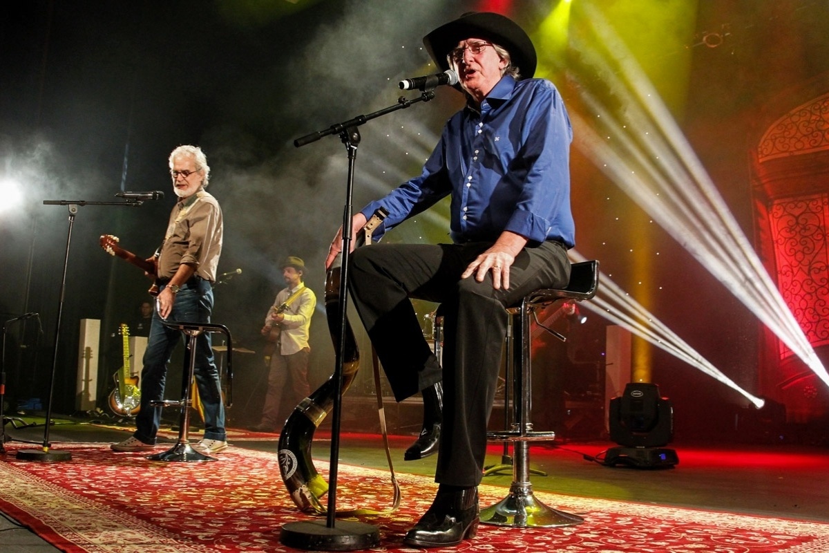 10.ago.2014 - Renato Teixeira e Sérgio Reis apresentam, no palco do HSBC Brasil, zona sul de São Paulo, o novo show de lançamento do DVD ?Amizade Sincera II? - Manuela Scarpa/Photo Rio News