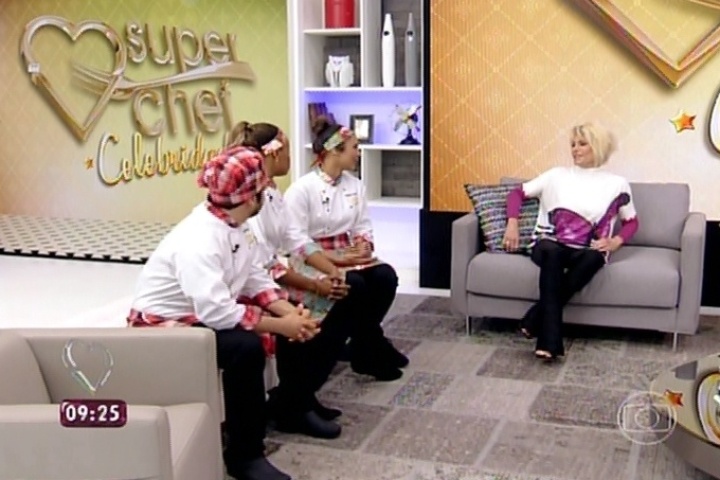 11.ago.2014 - Participantes do "Super Chef Celebridades" conversam com Ana Maria Braga na estreia do quadro