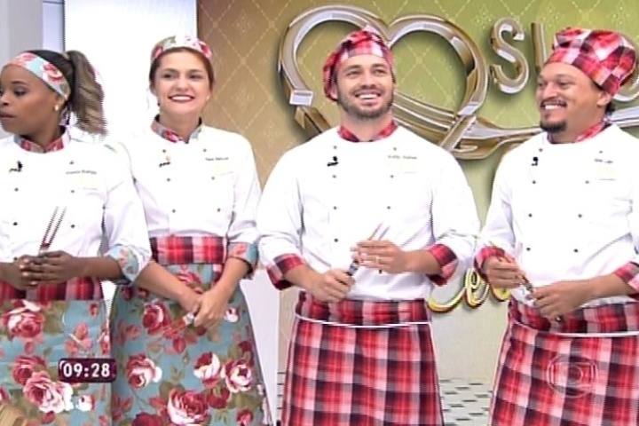11.ago.2014 - Roberta Rodrigues, Paula Barbosa, Rodrigo Andrade e Fabio Lago formam o time azul do "Super Chef Celebridades"