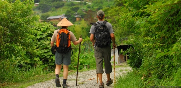 Durante mais de mil anos pessoas de todos os níveis sociais, incluindo imperadores aposentados e aristocratas japoneses, peregrinaram por estas montanhas - Tanabe Cuty Kumano Tourism Bereau