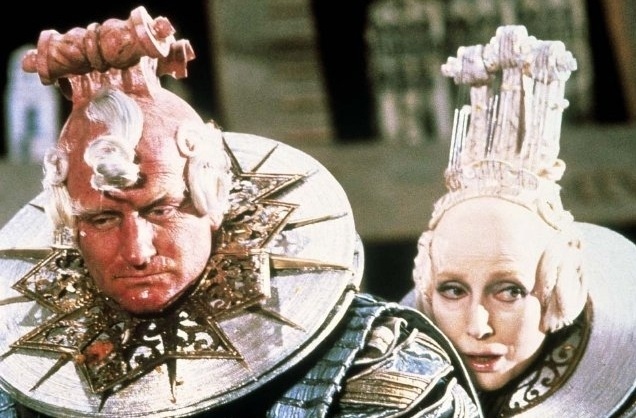 Robin Williams (à esquerda) em cena de "As Aventuras do Barão de Münchausen" (1988) - Divulgação