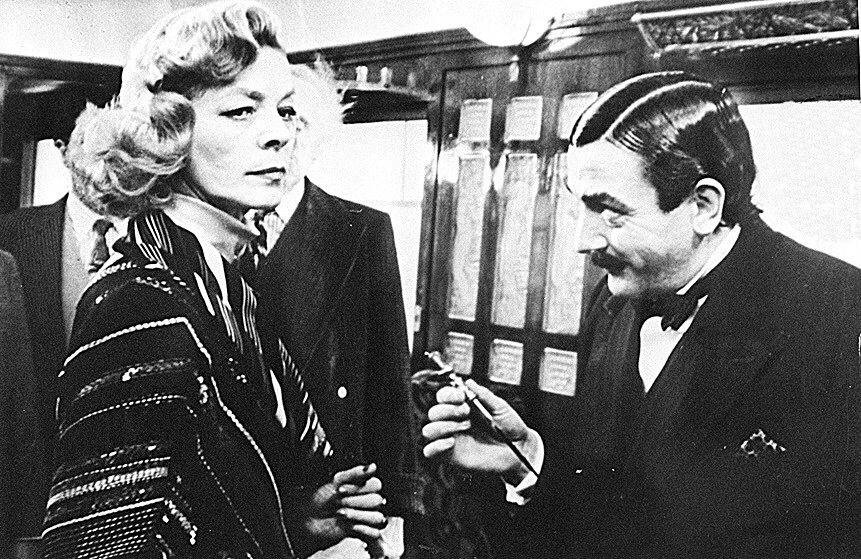 12.ago.2014 - Cena do filme "Assassinato no Orient Express" (1974) com Lauren Bacall e Albert Finney - Divulgação