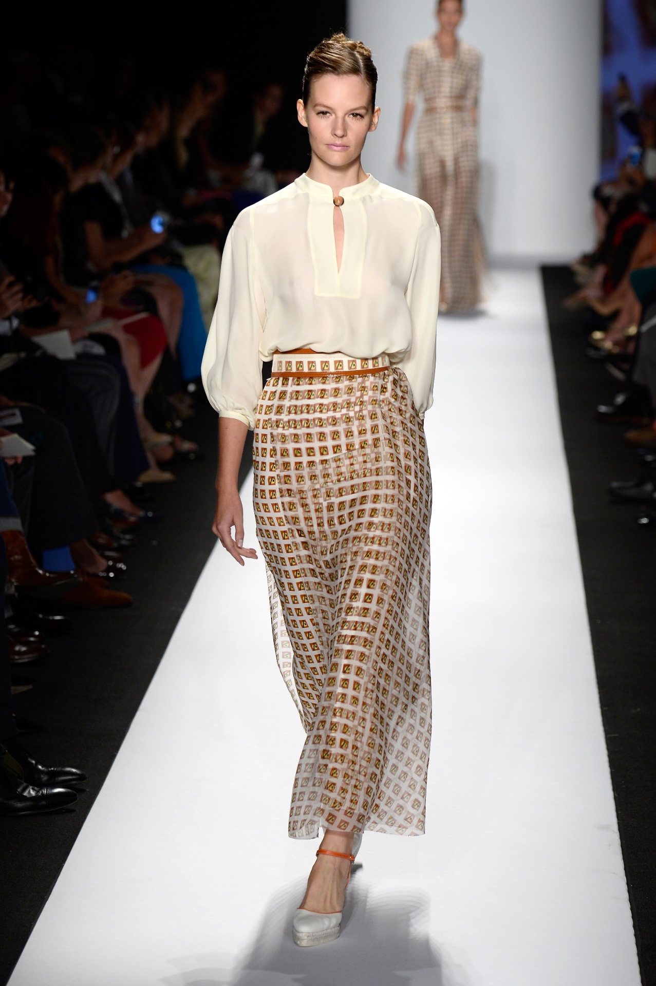 Modelo no desfile da Carolina Herrera no Mercedes-Benz Fashion Week de primavera 2014 - Getty Images