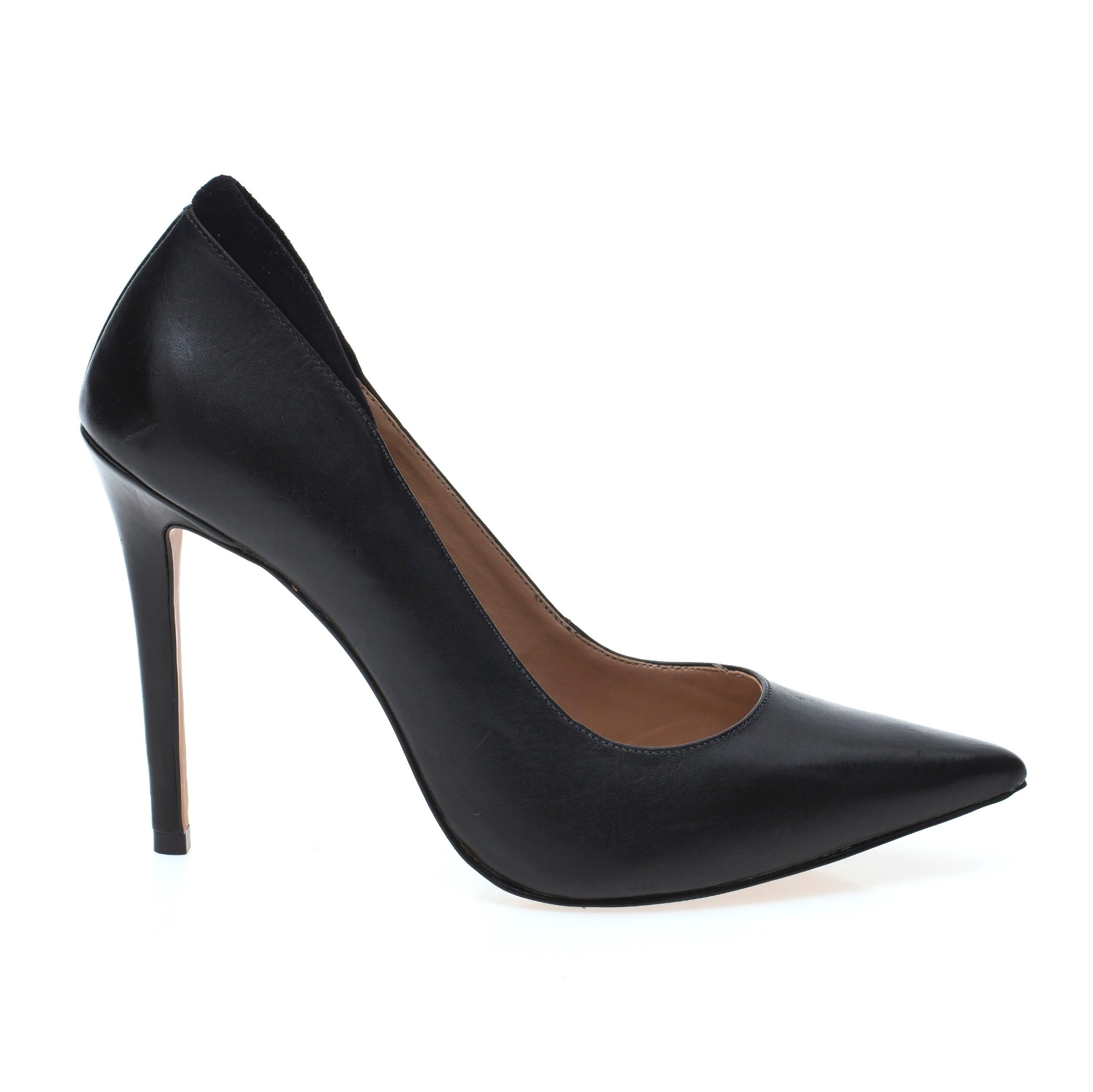 Sapato scarpin de couro na cor preto, da Calvin Klein. Preço R$ 359,00. Informações: explore.calvinklein.com/pt_BR/ ou (11) 3817-5704 l Preço e disponibilidade pesquisados em agosto de 2014 e sujeitos a alterações - Divulgação