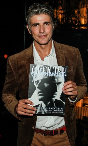 14.ago.2014 - Reynaldo Gianecchini lança a terceira edição da revista L'Officiel Hommes Brasil em um restaurante, em São Paulo.