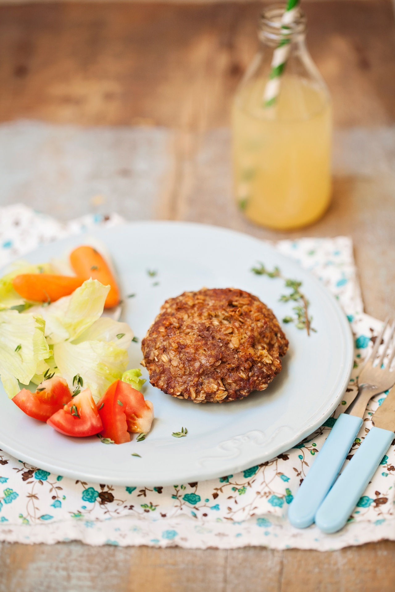 HAMBÚRGUER | Receita de Mayra Abucham e Thabata Neder para Escolinha Walita - Elisa Correa/Divulgação