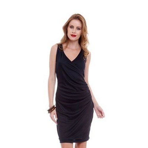 Vestido preto sem mangas, da Marisa. Preço: R$ 39,99. Informações: www.marisa.com.br | Preço e disponibilidade pesquisados em agosto de 2014 e sujeitos a alterações - Divulgação