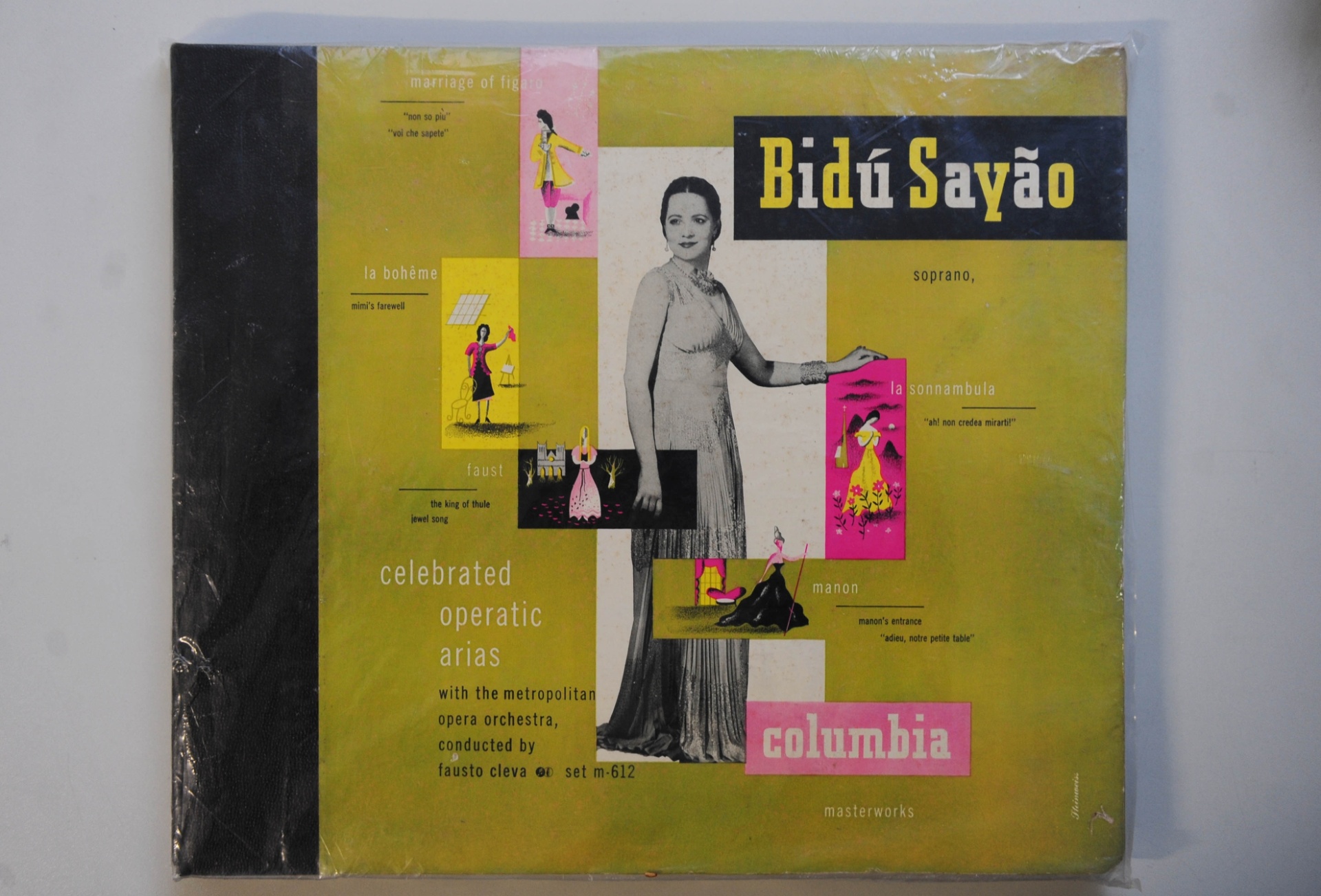 15.ago.2014 - Na coleção de Zero Freitas, uma raríssima edição de luxo em 78 rotações da cantora lírica brasileira Bidu Sayão - Junior Lago/UOL