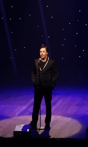 15.ago.2014 - Tom Cavalcanti apresenta o espetáculo "No Tom do Tom", no Teatro Bradesco, na Barra da Tijuca, no Rio