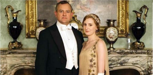 Garrafa plástica aparece em foto do cenário de "Downton Abbey"