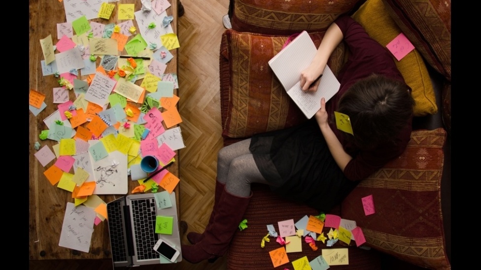 O fotógrafo parisiense Florian Beaudenon convidou amigas e conhecidas através de redes sociais para produzir "Vida Instantânea", uma série de fotos com pessoas curtindo os seus passatempos prediletos - sempre vistos do alto - Florian Beaudenon/Rex Features