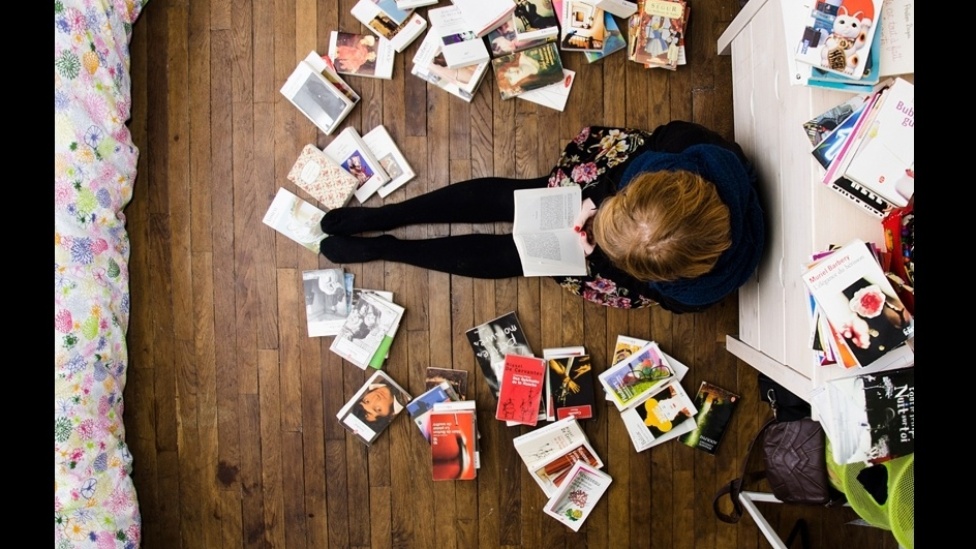 O fotógrafo parisiense Florian Beaudenon convidou amigas e conhecidas através de redes sociais para produzir "Vida Instantânea", uma série de fotos com pessoas curtindo os seus passatempos prediletos - sempre vistos do alto - Florian Beaudenon/Rex Features