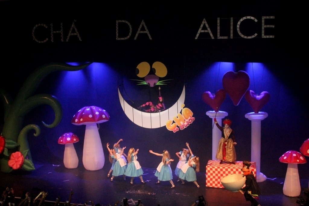 17.ago.2014 - Anitta se apresenta na edição especial de cinco anos da festa "Chá da Alice", no Vivo Rio, no Parque do Flamengo, no Rio de Janeiro - Rodrigo dos Anjos/AgNews