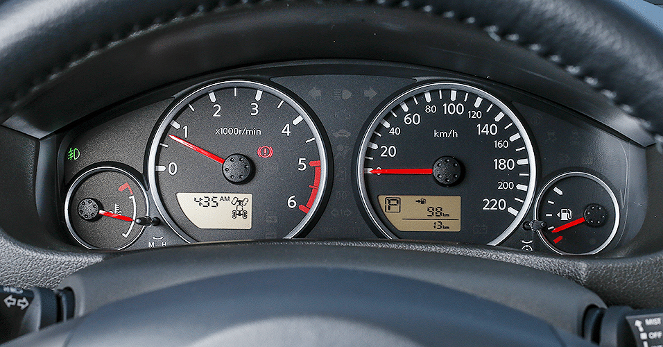 Nissan Frontier 2015 A/T - Divulgação