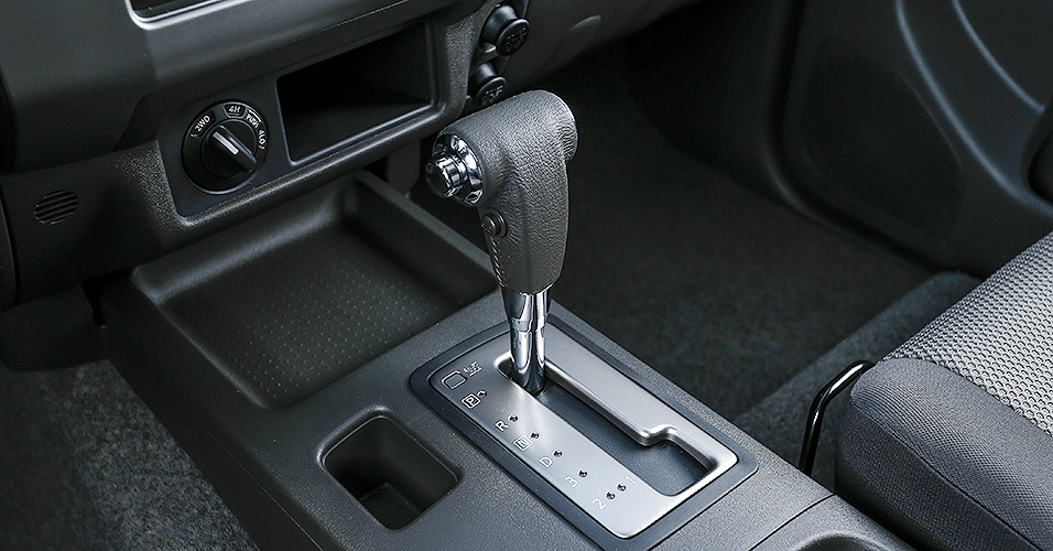 Nissan Frontier 2015 A/T - Divulgação