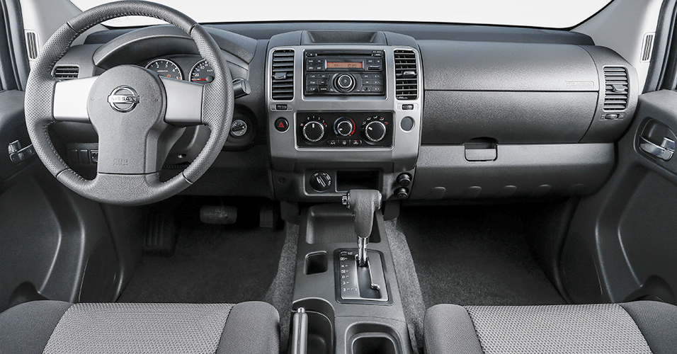 Nissan Frontier 2015 A/T - Divulgação