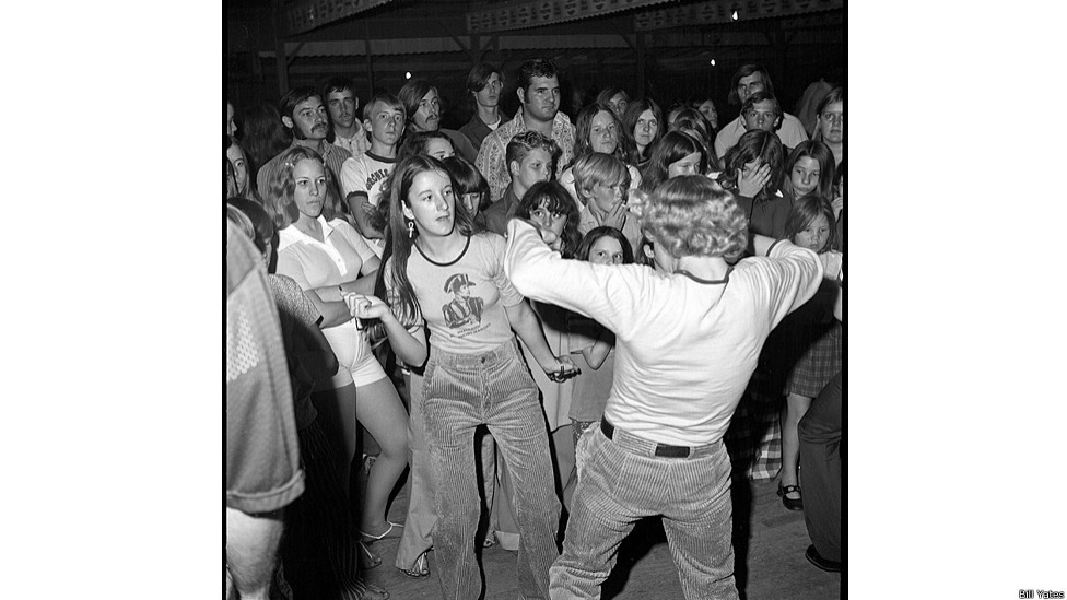 Ao montar retrospectiva da carreira, fotógrafo Bill Yates encontrou fotos feitas na década de 1970 em pista de patinação de Tampa, na Flórida - Bill Yates/ www.billyatescypix.com