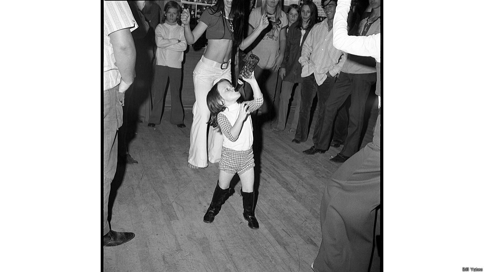 Ao montar retrospectiva da carreira, fotógrafo Bill Yates encontrou fotos feitas na década de 1970 em pista de patinação de Tampa, na Flórida - Bill Yates/ www.billyatescypix.com