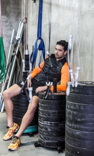 20.ago.2014 - Sérgio Marone encarnou lutador de MMA em ensaio feito para seu site pessoal. As fotos foram realizadas em uma academia no Rio
