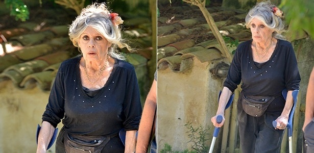 Aos 79 anos, Brigitte Bardot aparece de muletas em Saint-Tropez, na França